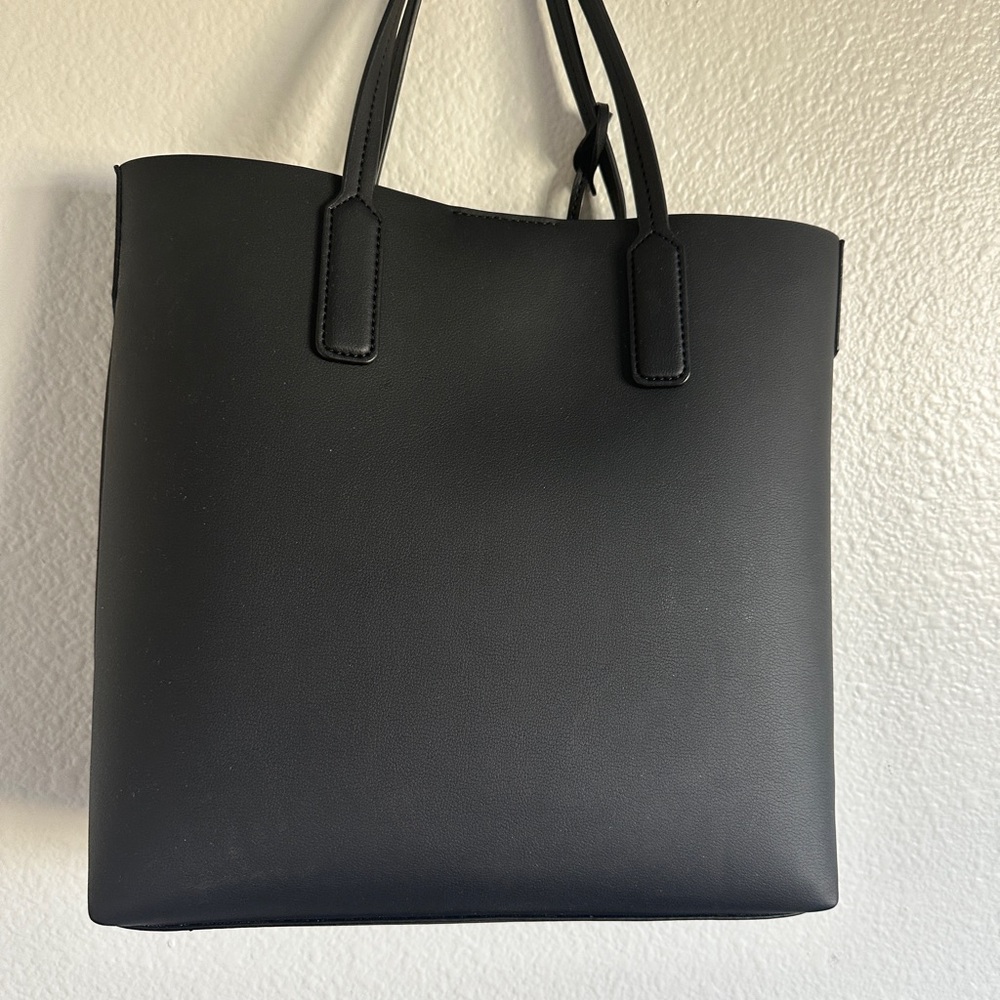 DKNY Elegant Black Handbag - Picture 2 of 5